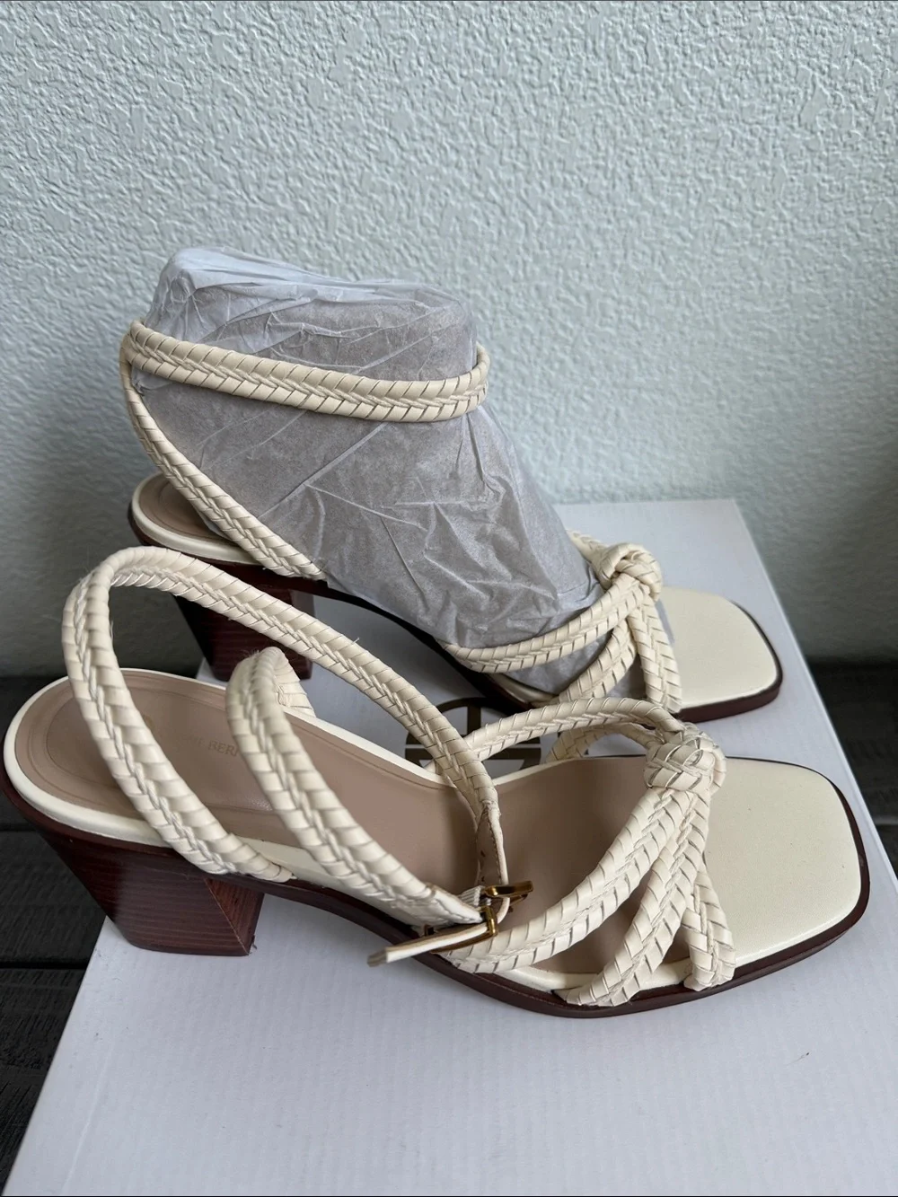 Gianni Bernini Women’s White Linen Renaee Sandals NIB